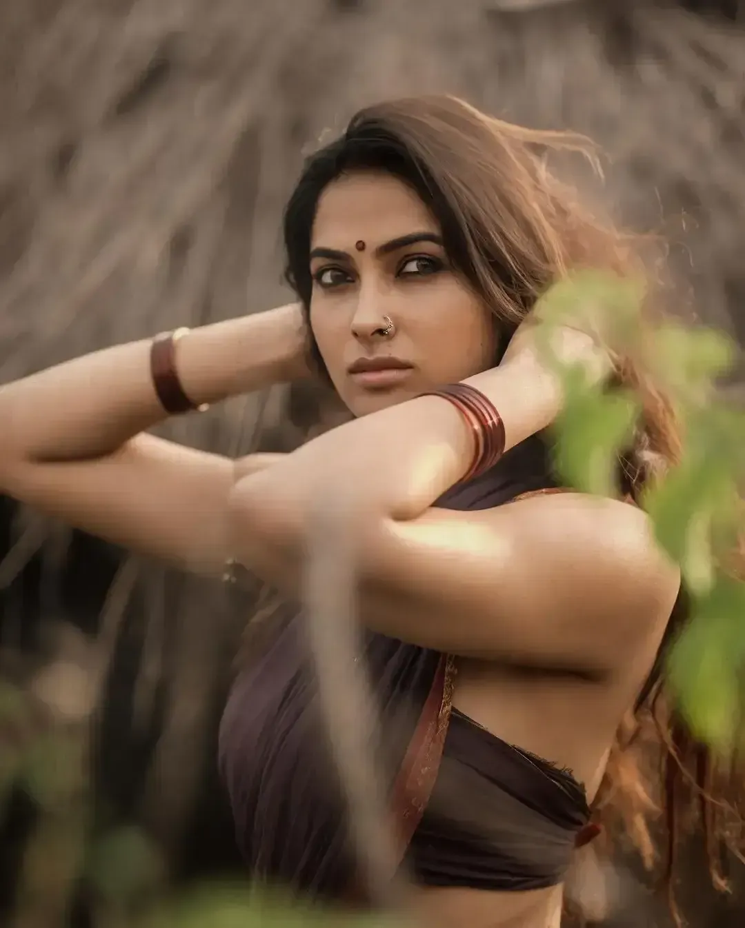 SOUTH INDIAN ACTRESS DIVI VADTHYA IMAGES IN MAROON SAREE 3
